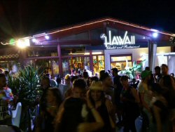 Chalet Le Hawaii Latin party